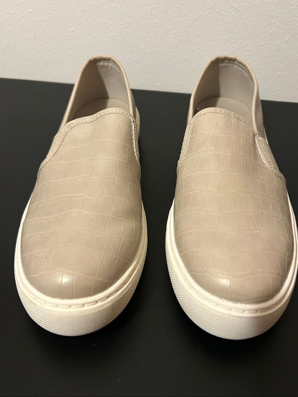 Time and Tru Women's Size 7 Beige Faux Crocodile Leather Slip On Memory Foam Sho